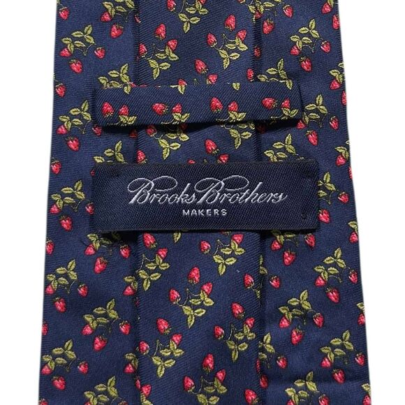 Brooks Brothers Tie Navy Blue Red Green Strawberry Print 100% Silk USA Vintage - Picture 2 of 5